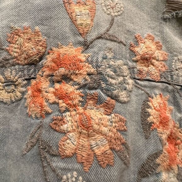 Jessica Simpson light wash floral design demim jacket! - Picture 4 of 4